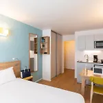 Adagio Access La Defense - Place Charras Hotel apartamentowy Courbevoie
