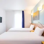 Adagio Access La Defense - Place Charras Hotel apartamentowy 3*