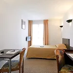 Hotel apartamentowy Adagio Access La Defense - Place Charras