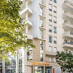 Adagio Access La Defense - Place Charras Hotel apartamentowy 3*