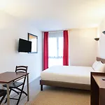 Adagio Access La Defense - Place Charras Hotel apartamentowy