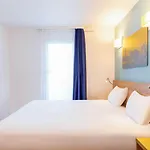 Adagio Access La Defense - Place Charras 3* Courbevoie