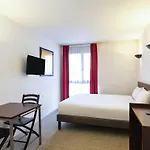 Adagio Access La Defense - Place Charras Hotel apartamentowy 3*