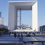 Hotel apartamentowy Adagio Access La Defense - Place Charras 3*