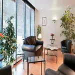 Adagio Access La Defense - Place Charras Hotel apartamentowy 3*