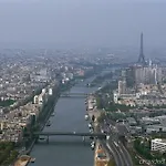 Adagio Access La Defense - Place Charras 3* Courbevoie