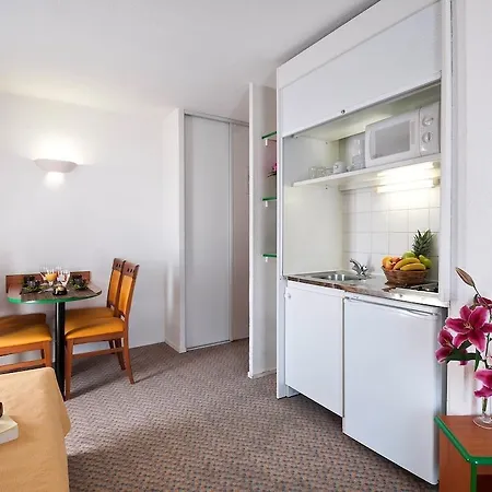 Adagio Access La Defense - Place Charras Aparthotel Courbevoie