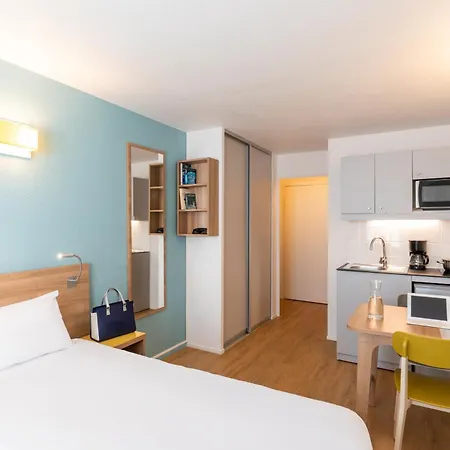 Adagio Access La Defense - Place Charras Aparthotel Courbevoie