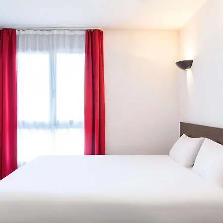 Adagio Access La Defense - Place Charras Aparthotel