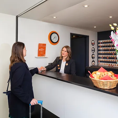Aparthotel Adagio Access La Defense - Place Charras 3*