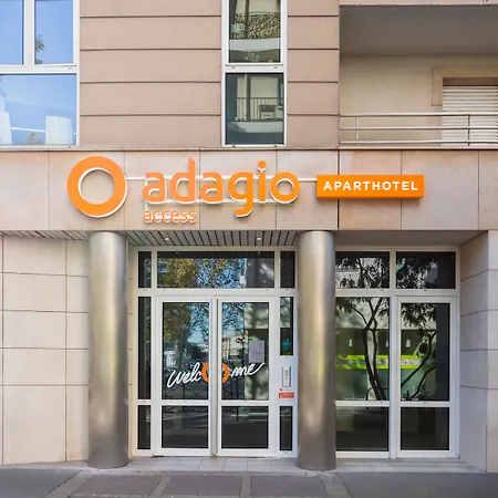 Adagio Access La Defense - Place Charras 3* Courbevoie