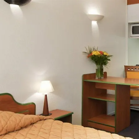 Aparthotel Adagio Access La Defense - Place Charras 3*