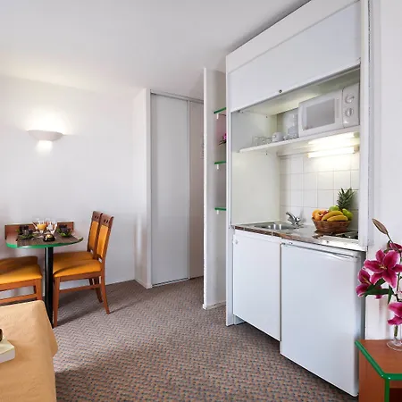 Aparthotel Adagio Access La Defense - Place Charras 3*