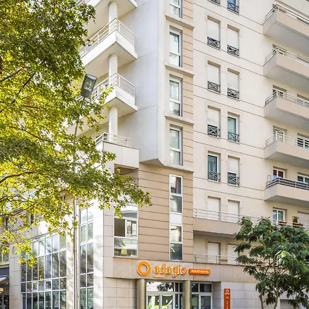 Adagio Access La Defense - Place Charras Aparthotel 3*