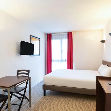 Adagio Access La Defense - Place Charras Aparthotel