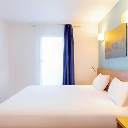 Adagio Access La Defense - Place Charras 3* Courbevoie