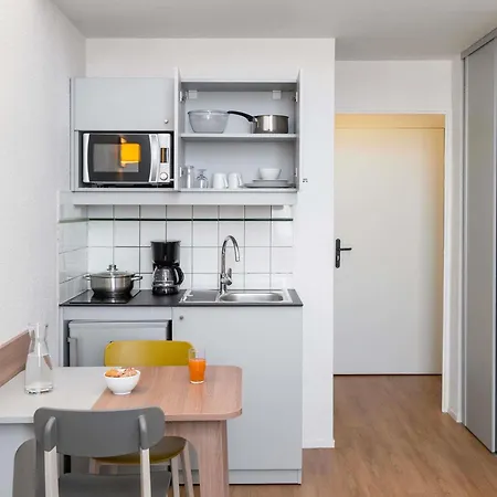Adagio Access La Defense - Place Charras Aparthotel