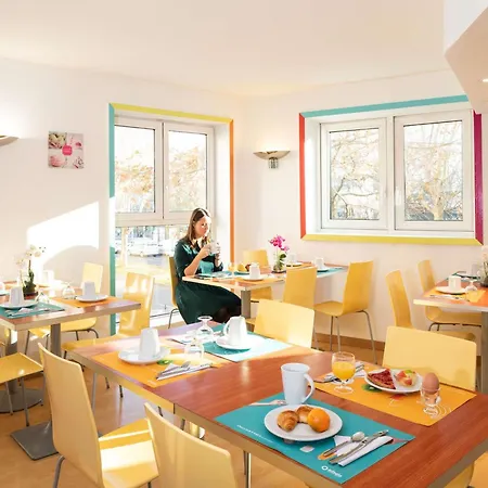Adagio Access La Defense - Place Charras 3* Courbevoie
