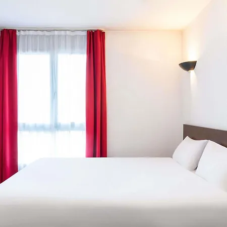 Adagio Access La Defense - Place Charras Aparthotel
