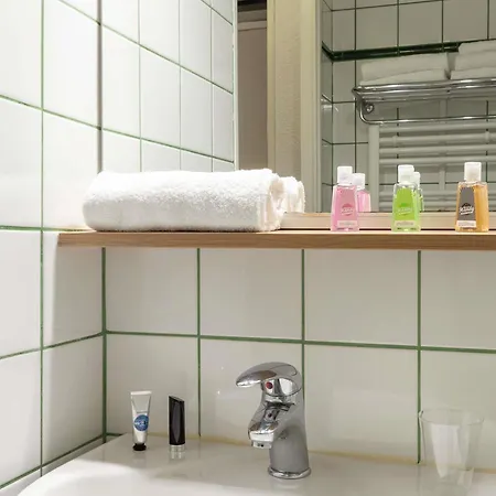 Adagio Access La Defense - Place Charras 3* Courbevoie