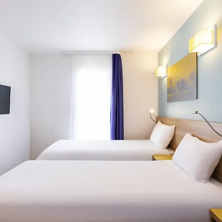 Adagio Access La Defense - Place Charras Aparthotel