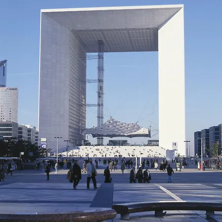Aparthotel Adagio Access La Defense - Place Charras 3*