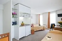 Adagio Access La Defense - Place Charras Апарт-отель Курбевуа