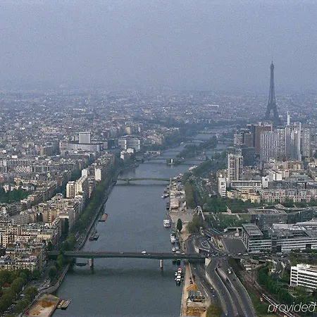 Adagio Access La Defense - Place Charras 3* Courbevoie