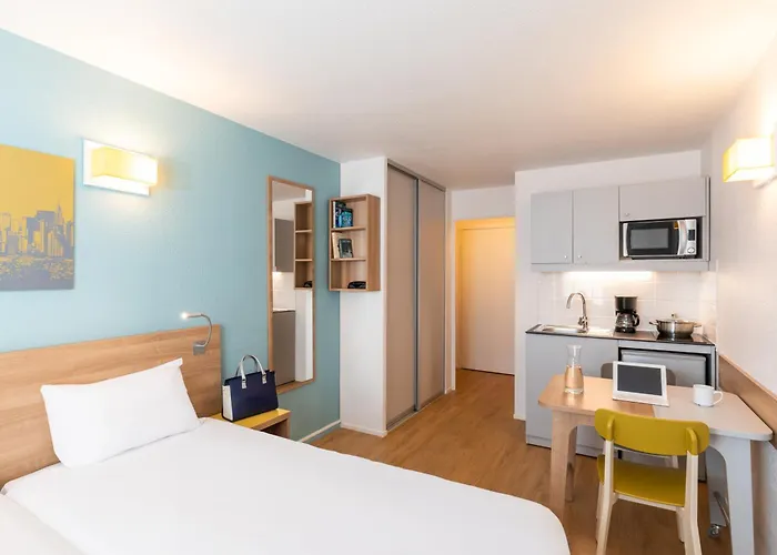 Adagio Access La Defense - Place Charras Aparthotel Courbevoie