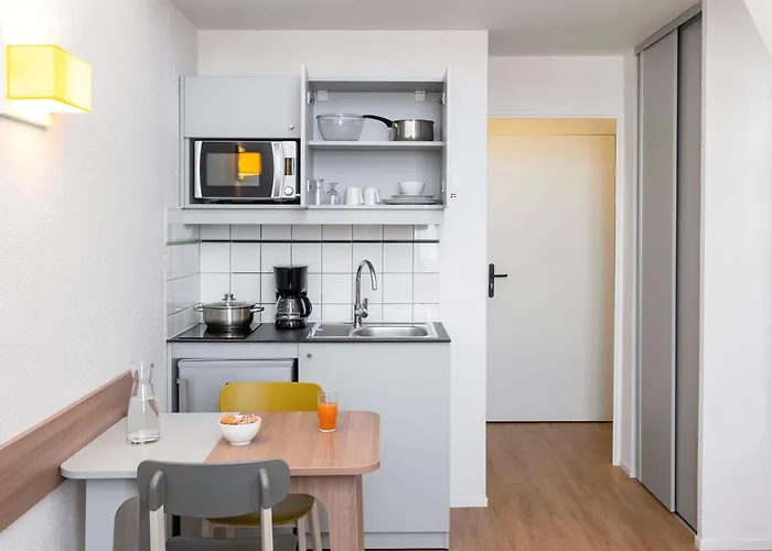 Adagio Access La Defense - Place Charras 3*