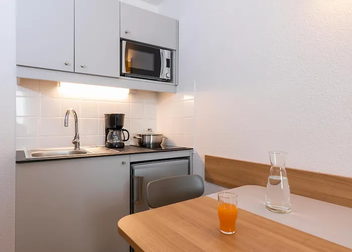 Adagio Access La Defense - Place Charras 3* Courbevoie