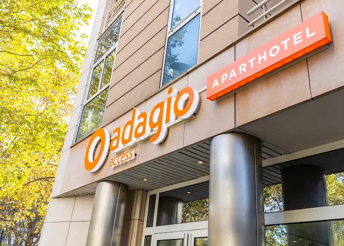 Adagio Access La Defense - Place Charras Aparthotel 3*