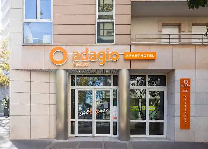 Adagio Access La Defense - Place Charras 3* Courbevoie