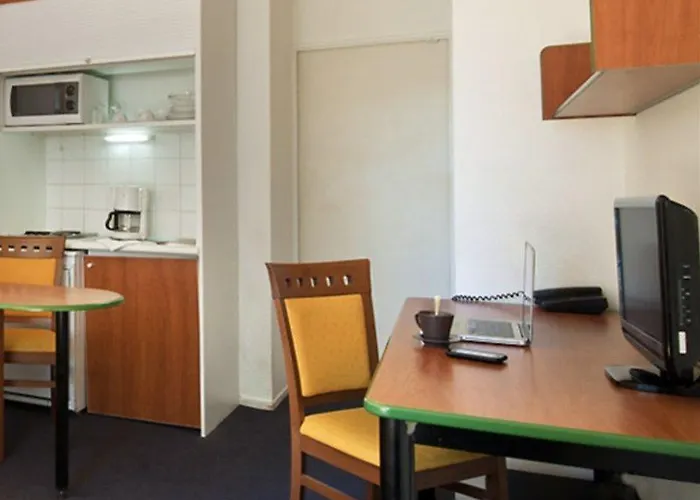 Aparthotel Adagio Access La Defense - Place Charras Courbevoie