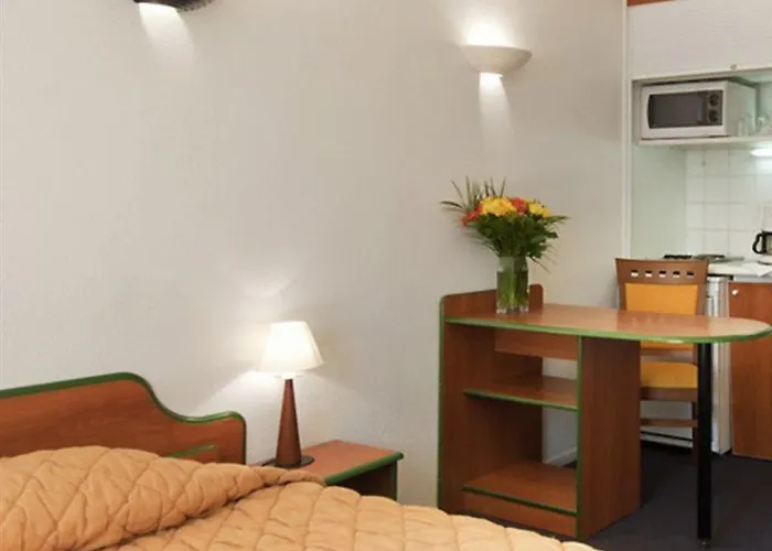 Aparthotel Adagio Access La Defense - Place Charras 3*