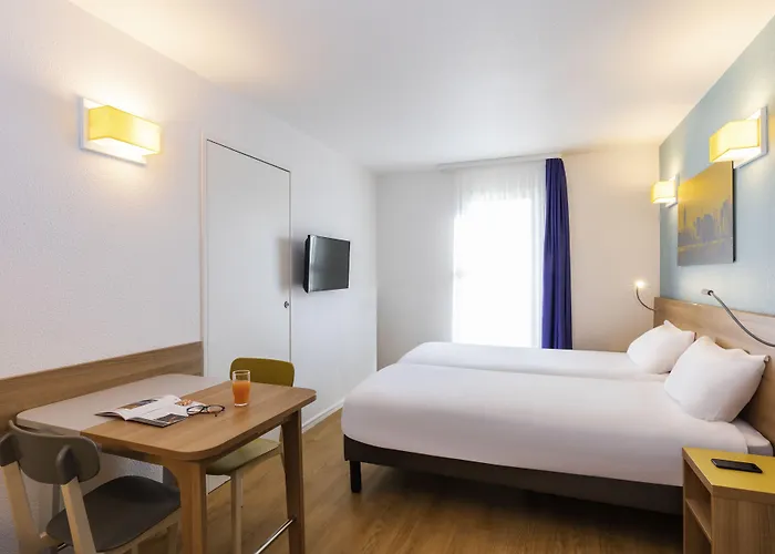 Adagio Access La Defense - Place Charras 3* Courbevoie