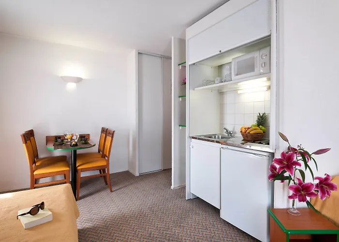 Aparthotel Adagio Access La Defense - Place Charras 3*