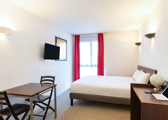 Adagio Access La Defense - Place Charras Aparthotel