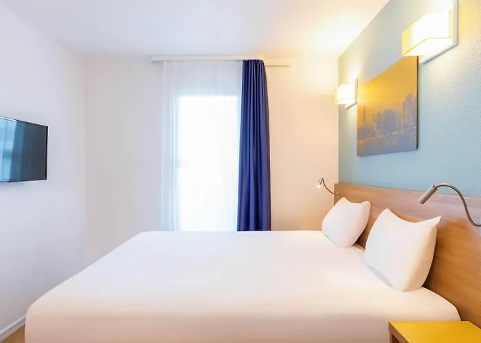 Adagio Access La Defense - Place Charras 3* Courbevoie
