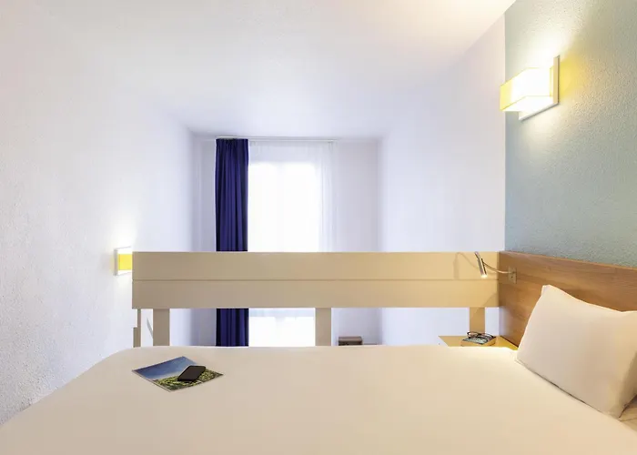 Adagio Access La Defense - Place Charras Aparthotel