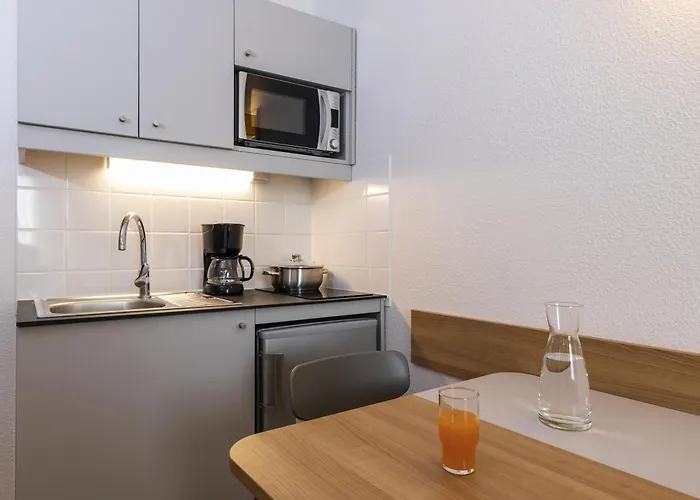 Adagio Access La Defense - Place Charras 3*