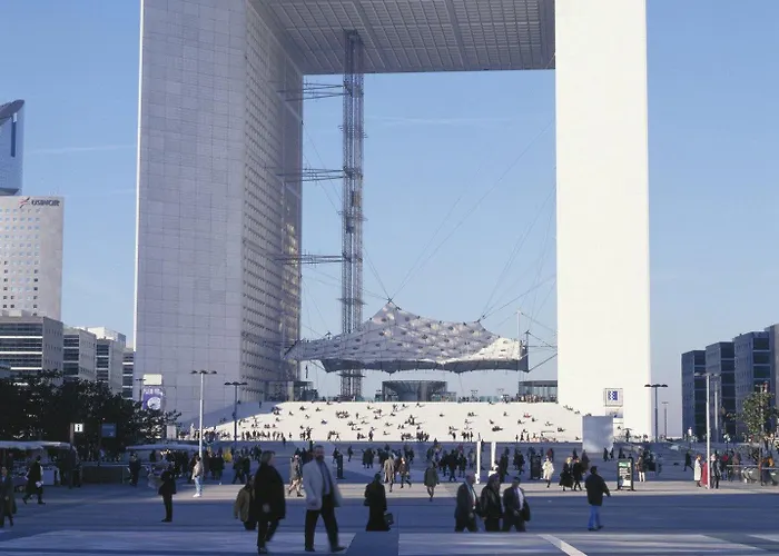 Aparthotel Adagio Access La Defense - Place Charras 3*