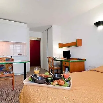 Adagio Access La Defense - Place Charras Aparthotel Courbevoie