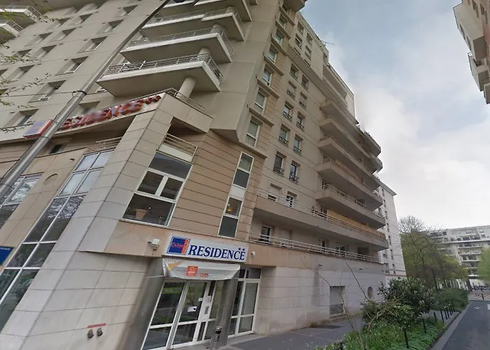 Adagio Access La Defense - Place Charras 3* Courbevoie