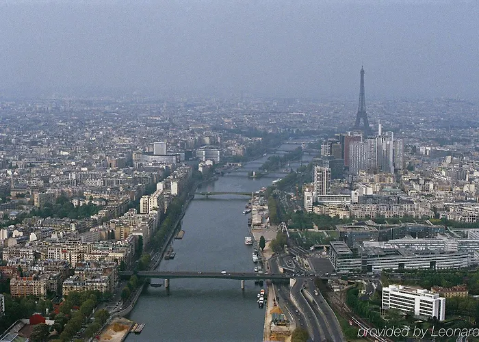 Adagio Access La Defense - Place Charras 3* Courbevoie