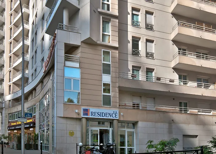 Adagio Access La Defense - Place Charras Aparthotel Courbevoie