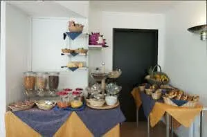 Adagio Access La Defense - Place Charras Aparthotel 3*